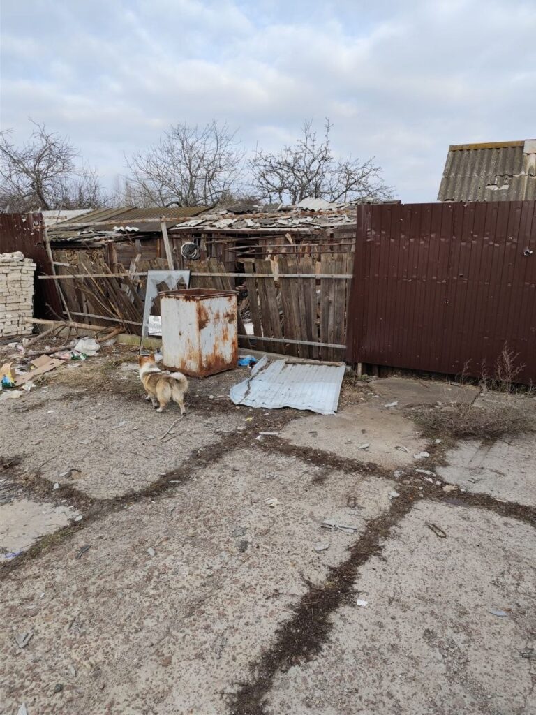 Через російський обстріл у Середині-Буді пошкоджено магазин, житлові будинки та автомобілі