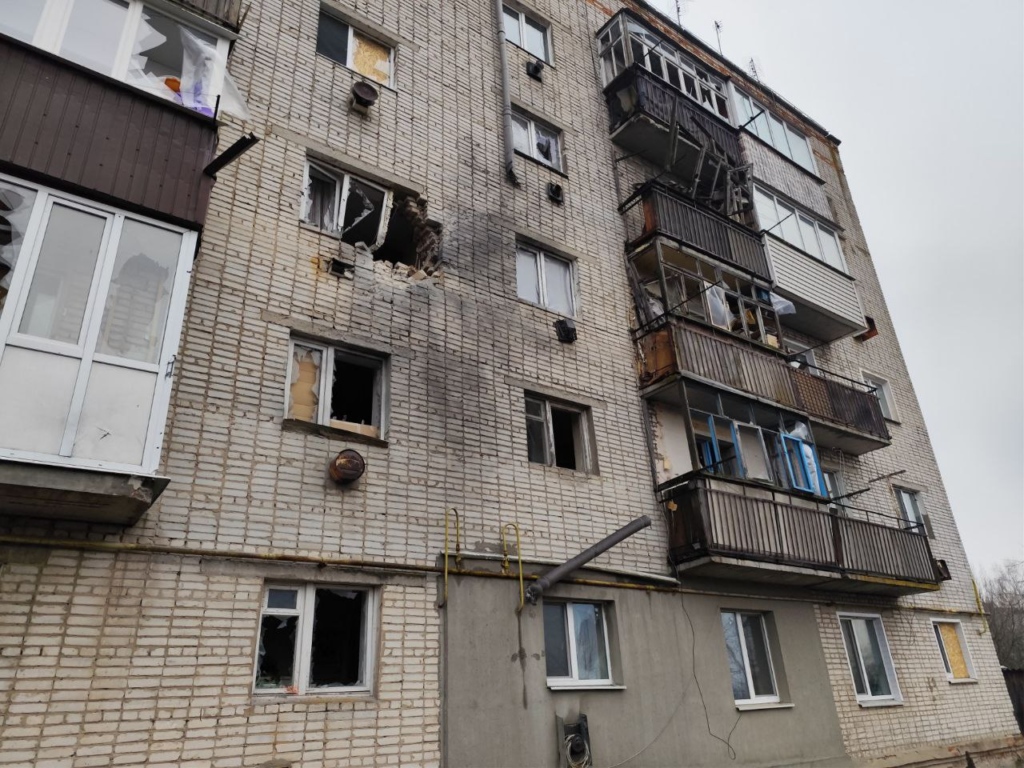 Унаслідок російських обстрілів у Середині-Буді є пошкодження