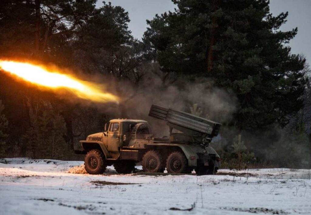 Минулої доби росіяни завдавали удари по Середині-Буді та Хліборобу: що відомо про наслідки