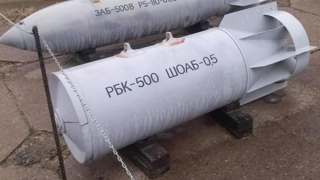 Село Середино-Будської громади атакували осколочними авіаційними бомбами